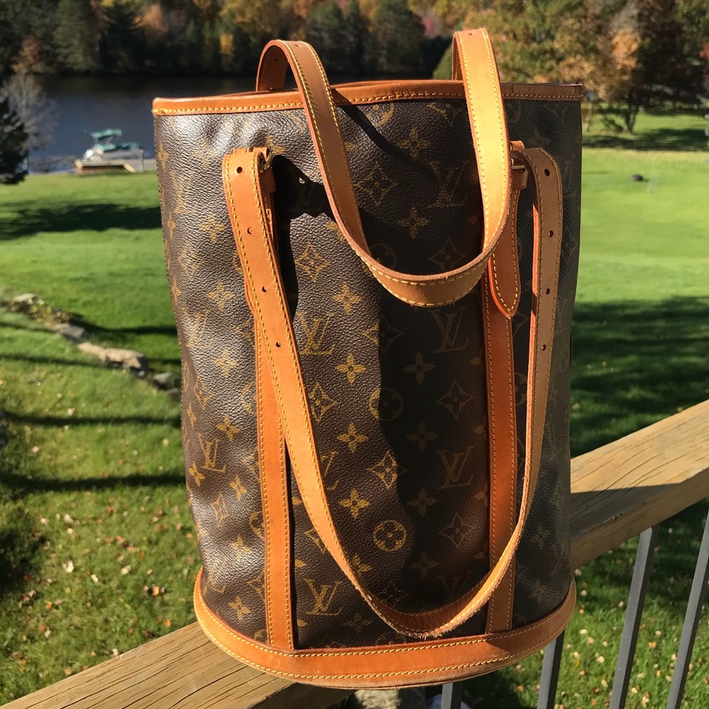 🍃🌹Authentic LV Large Bucket🌹🍃